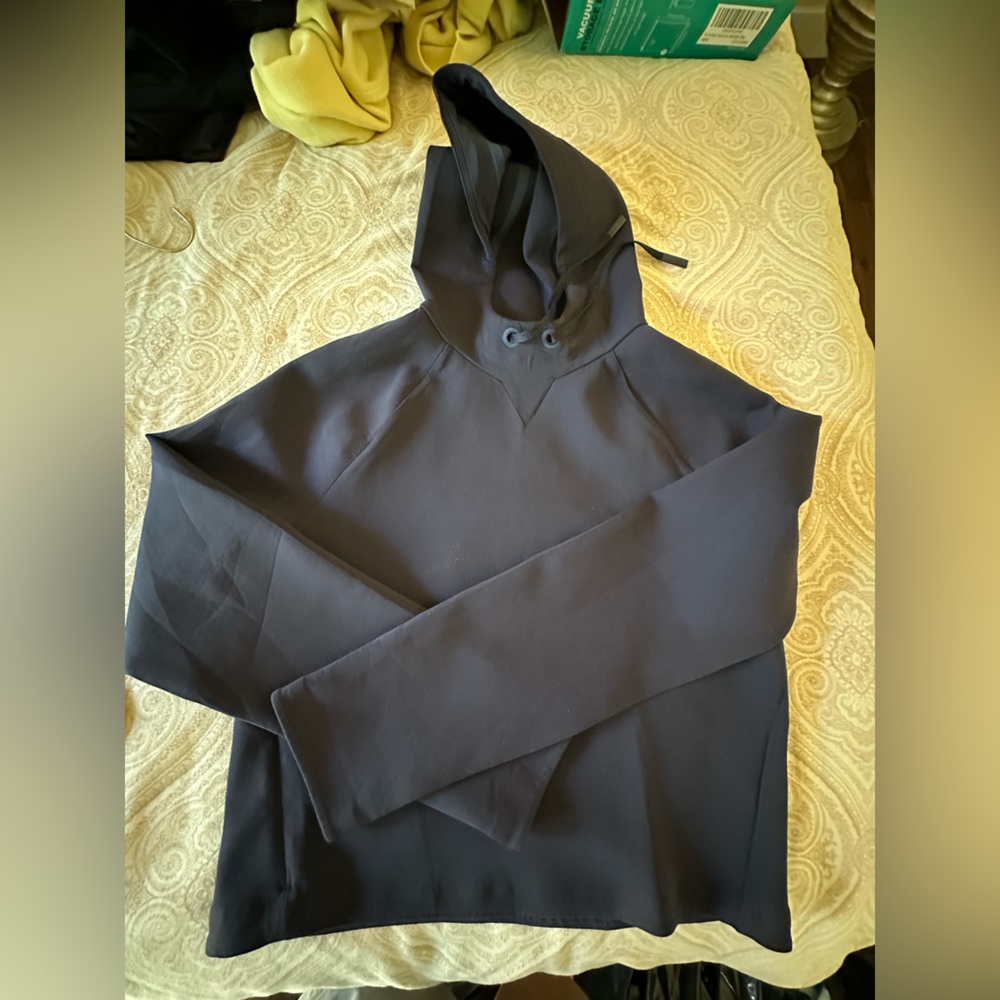 Lululemon navy Hooded soft stretch workout top